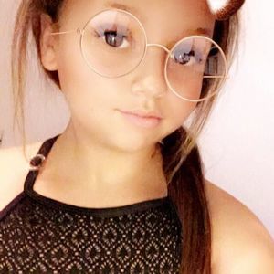 Meet your Posher, Aniaya